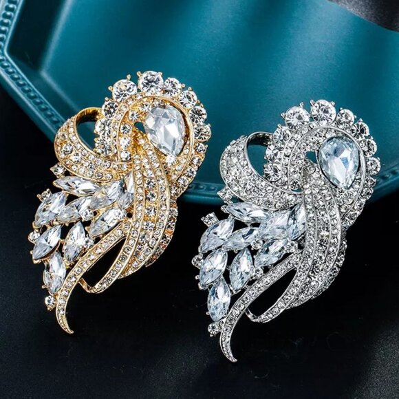 Large Rhinestone Crystal Brooch - Picture 2 of 2